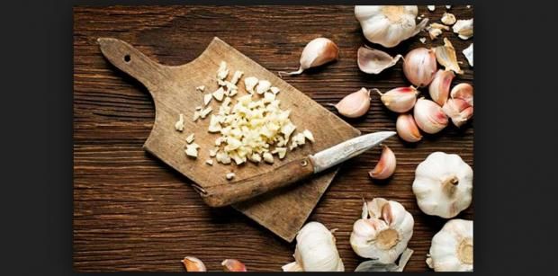 3 طرق مضمونة لتخزين الثوم في موسمه.. هيفضل فريش وريحته قوية