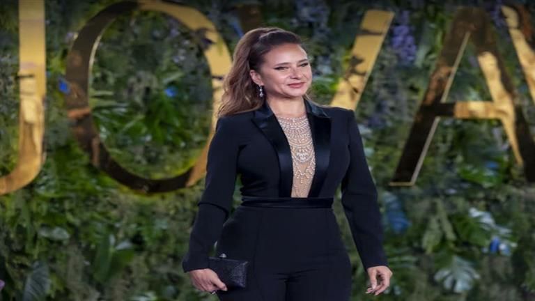 ‏بفستان ماروني مخملي.. نيللي كريم تخطف الأنظار في ليال سعودية مصرية