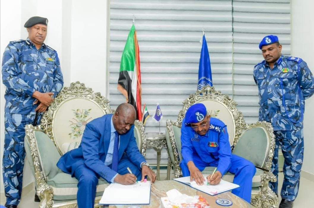 وزير الداخلية يطمئن على الأوضاع الأمنية بولاية كسلا