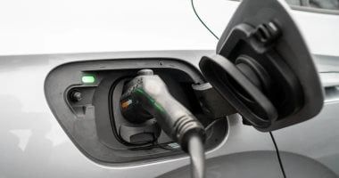 تكنولوجيا: إدارة بايدن تمنح شركات صناعة السيارات الوقت للتحول إلى المركبات الكهربائية