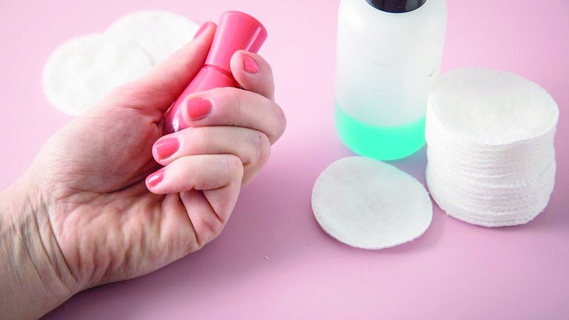 الامارات | بحيلة بسيطة.. أنقذي طلاء الأظافر الجاف