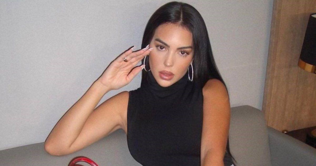 جورجينا رودريغيز: "الحجاب دائماً في حقيبتي"
