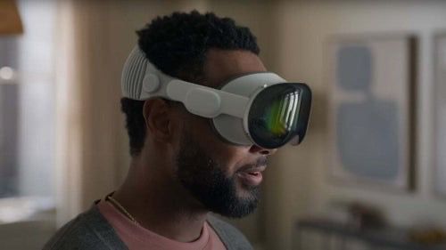 تكنولوجيا: إصدار Vision Pro 2 المحسّن قد يصل خلال 18 شهرًا