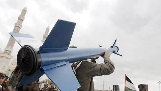 الخليج اليوم .. الحوثيون يعرضون مشاهد من إسقاطهم لطائرة أمريكية من نوع "MQ9" بصاروخ أرض-جو (فيديو)