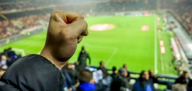 “الصحة” تبرز 5 أعراض للتعصب الرياضي وتأثيره على الصحة