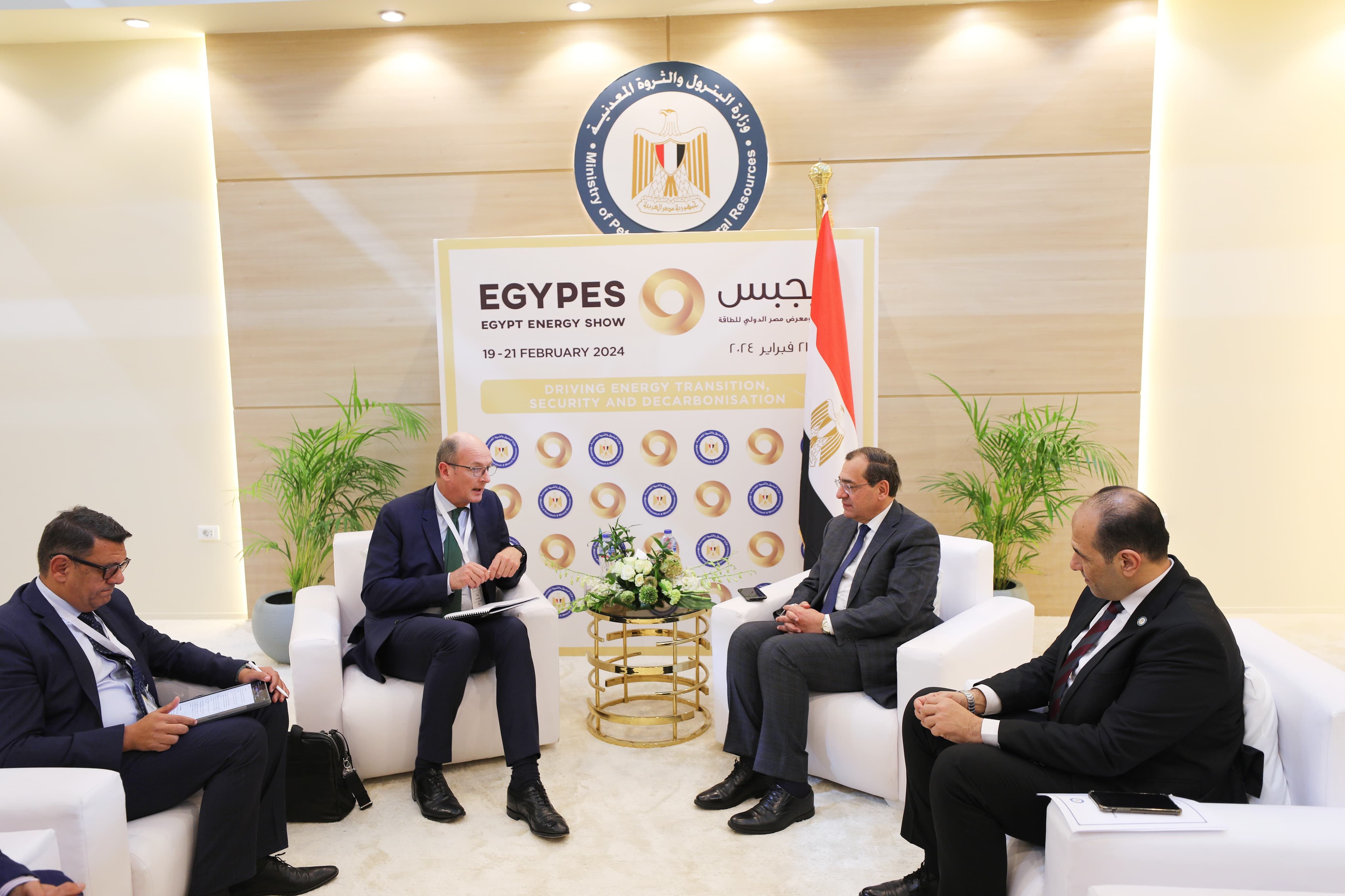 وزير البترول يلتقى وفد البنك الأوروبى لإعادة الإعمار والتنمية
