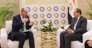 وزير البترول يلتقى وفد البنك الأوروبى لإعادة الإعمار والتنمية