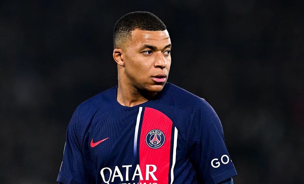 مع اقترابه من ريال مدريد.. ما هو سر تواجد مبابي في برشلونة؟