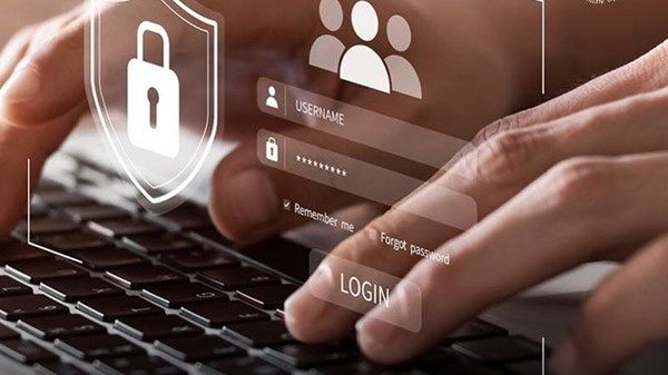 شرطة أبوظبي تحذر من أساليب الاحتيال الإلكتروني