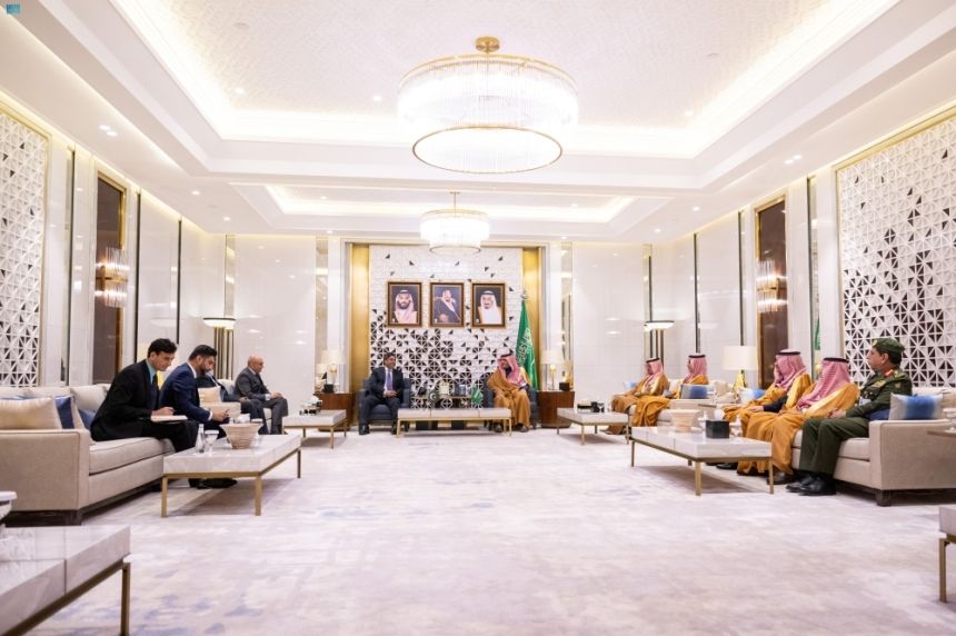 الأمير عبد العزيز بن سعود يستقبل وزير الداخلية الباكستاني المكلف - واس