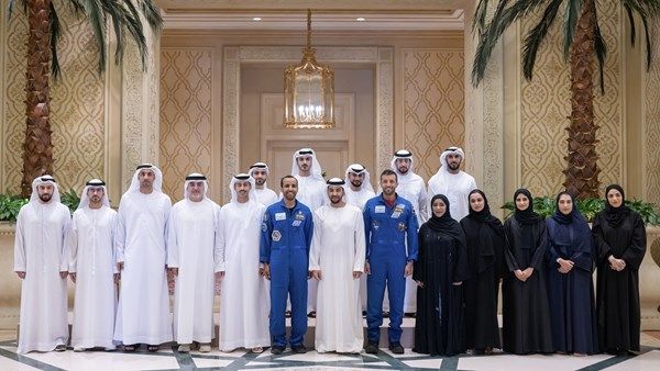 حمدان بن زايد يستقبل سلطان النيادي وفريق مهمة "طموح زايد 2" بمركز محمد بن راشد للفضاء
