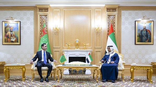 منصور بن زايد يبحث مع رئيس تركمانستان في عشق آباد تعزيز التعاون بين البلدين