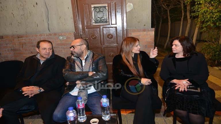 15 صورة لنجوم الفن في عزاء والدة ساندرا نشأت.. أبرزهم إلهام شاهين وعمرو يوسف