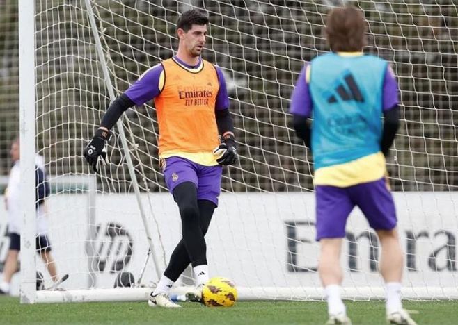 كورتوا يسجل الظهور الاول في تدريبات ريال مدريد