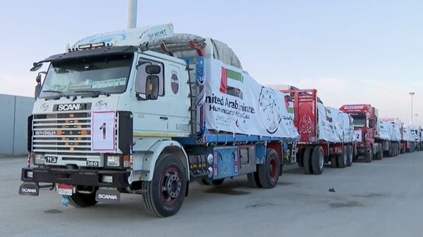 ضمن "عملية الفارس الشهم 3"... دخول 11 شاحنة مساعدات إنسانية إماراتية إلى غزة