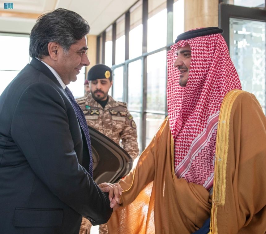 الأمير عبد العزيز بن سعود يستقبل وزير الداخلية الباكستاني المكلف - واس