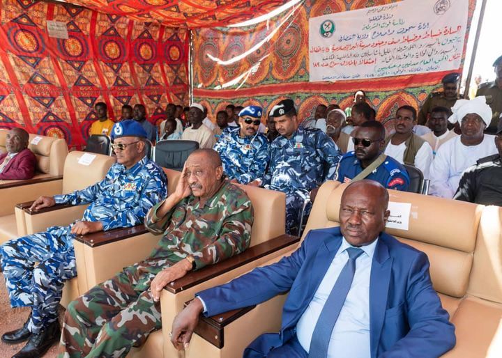 وزير الداخلية المكلف ووالي ولاية القضارف المكلف يشهدان إطلاق سراح (289) نزيل بمدينة البر والإصلاح بالقضارف – صورة