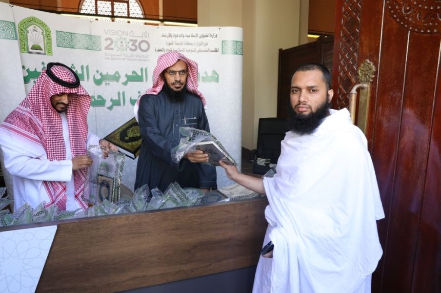 80 ألف هدية من ”الشؤون الإسلامية“ لزوار ومعتمري المدينة المنورة