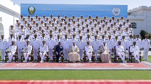 حمدان بن محمد يشهد حفل تخريج الدورة الـ«24» في كلية راشد بن سعيد آل مكتوم البحرية