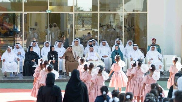 حاكم الشارقة يفتتح مدرسة العقد الفريد في مدينة دبا الحصن