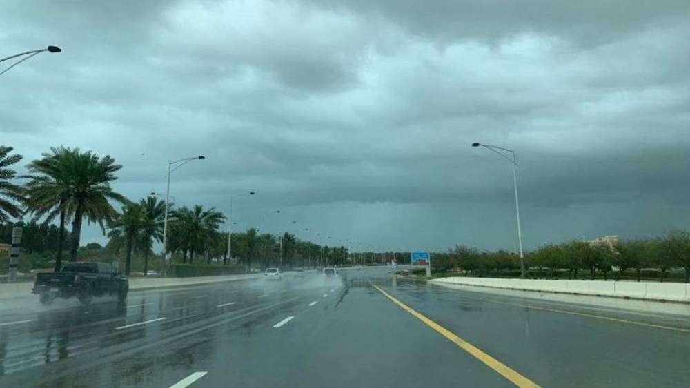 الامارات | انخفاض في "الحرارة" وأمطار غزيرة.. "الأرصاد": منخفض جوي جديد على الدولة خلال أيام