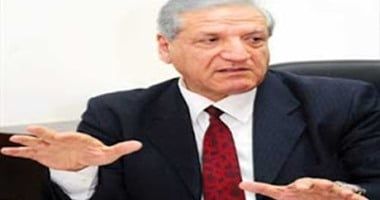 فخري الفقي: الصفقات الاستثمارية ضربت السوق الموازية للدولار