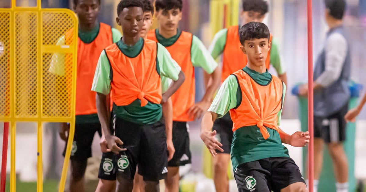 الأخضر تحت 15 عاماً يدشن تدريباته في معسكره الإعدادي بقطر بمشاركة 28 لاعباً