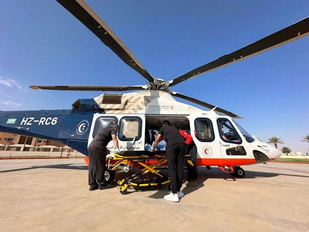 في 35 دقيقة.. الإسعاف الجوي بالجوف ينقل مصابًا من بسيطا لسكاكا