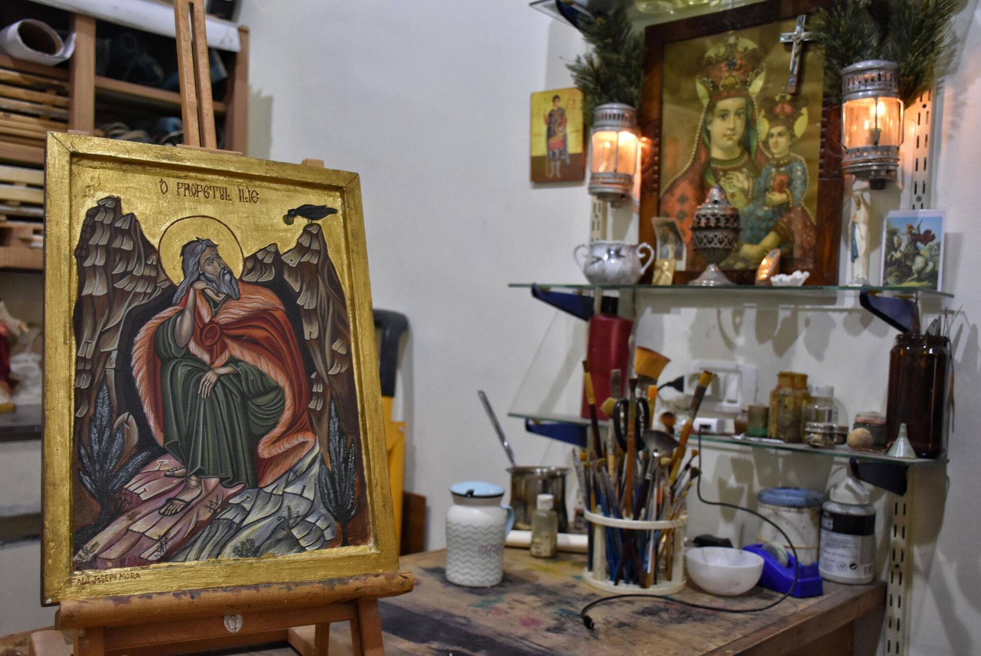 شاب حلبي يحوّل أخشاب الكنائس المدمرة إلى أيقونات شاب حلبي يحوّل أخشاب الكنائس المدمرة إلى أيقونات - الخليج 365 عربي, 1920, 23.02.2024