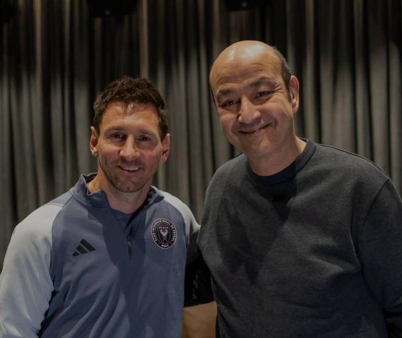 بالفيديو: عمرو أديب يكشف مفاجأة غير متوقعة من ميسي بعد انتهاء مقابلته في بودكاست