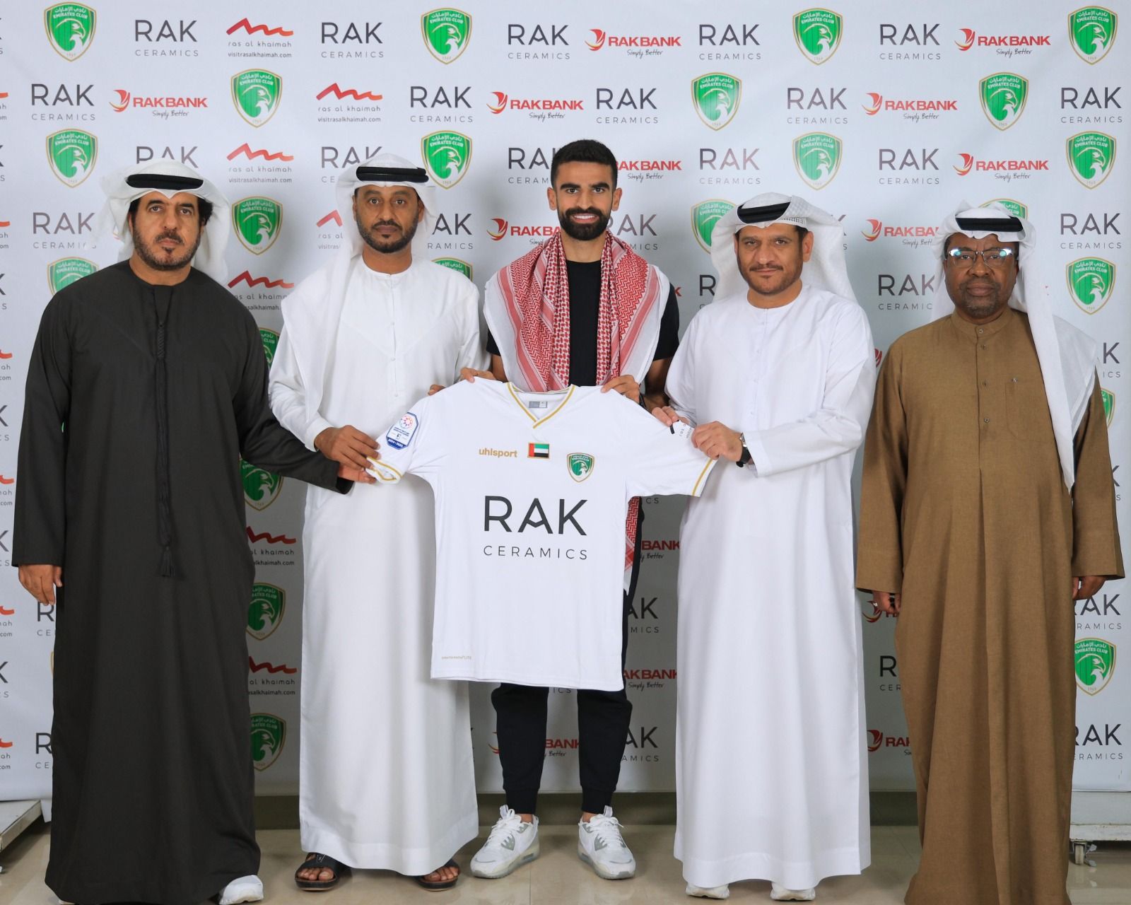 الامارات | صقور الإمارات يضم نجم المنتخب الأردني نزار الرشدان