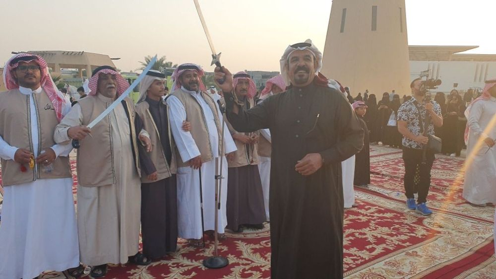 وسط العوامية.. العرضة السعودية و20 شيلة متنوعة احتفالاً بيوم التأسيس