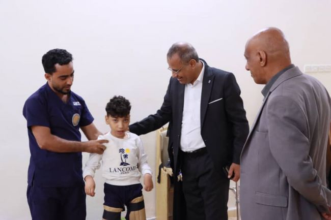 فريق من«كاك بنك» يتفقد احتياجات مؤسسة الحق في الحياة ويعلن توفير أجهزة ومعدات طبية لأطفال الشلل الدماغي