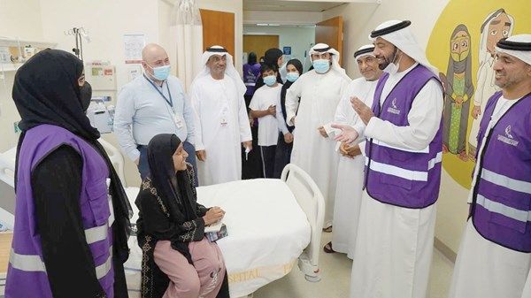 «الإمارات للسرطان» تزور الأطفال المرضى في «توام»