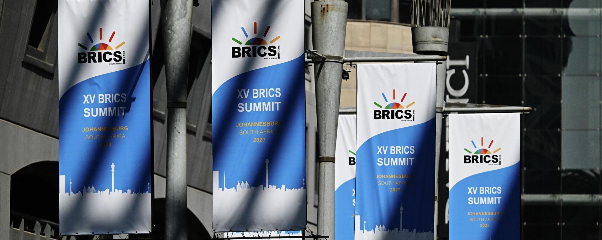 صفقة "رأس الحكمة" مع الإمارات... هل تضع الاقتصاد المصري على طريق التعافي وتحل أزمة الدولار؟