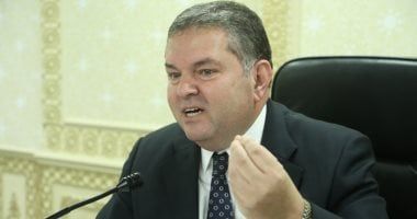 ‫‬وزير قطاع الأعمال العام يتابع الموقف التنفيذي لتطوير مجمع الغزل والنسيج بكفر الدوار