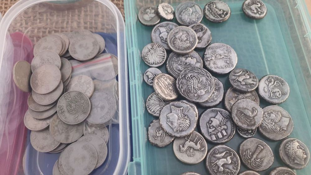 كنوزٌ نادرة تُزيّن احتفالات يوم التأسيس.. عملات تُجسّد تاريخ المملكة