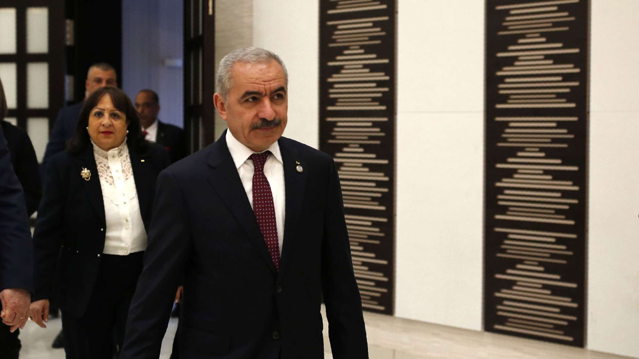 رئيس وزراء فلسطين يعلن وضع استقالة حكومته تحت تصرف الرئيس عباس