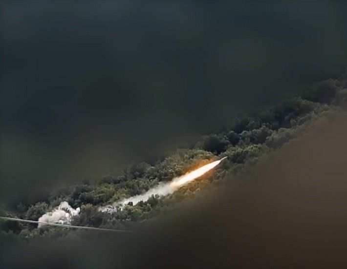 تصعيد متبادل .. "حزب الله" يعلن إطلاق 60 صاروخاً على موقع إسرائيلي