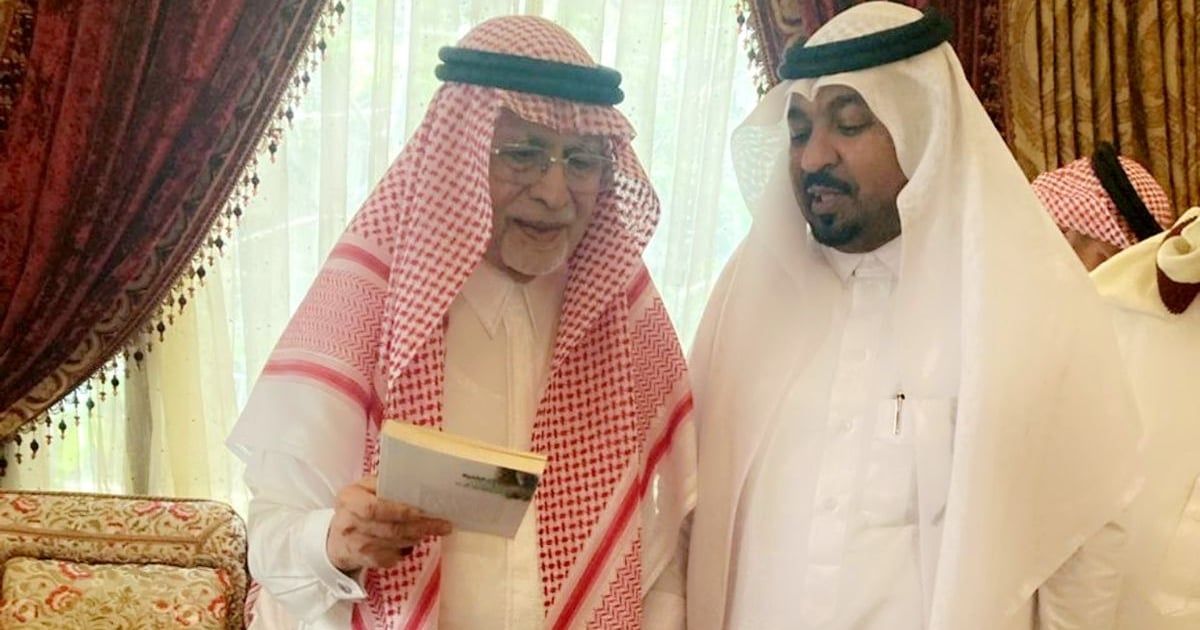 "خوجة" يحتفي بـ"الدكتور المحائلي" ويشيد بدراسته النقدية