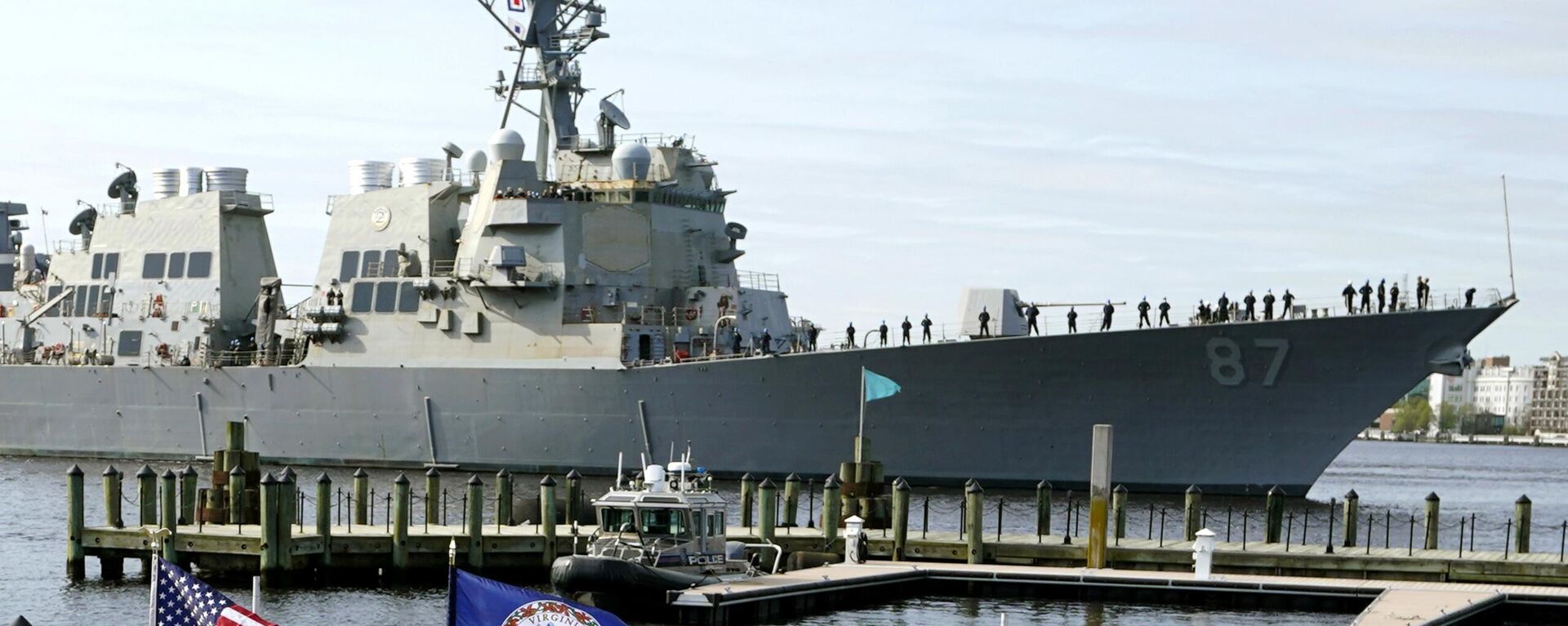 3 غارات أمريكية بريطانية تستهدف منطقة رأس عيسى في محافظة الحديدة اليمنية