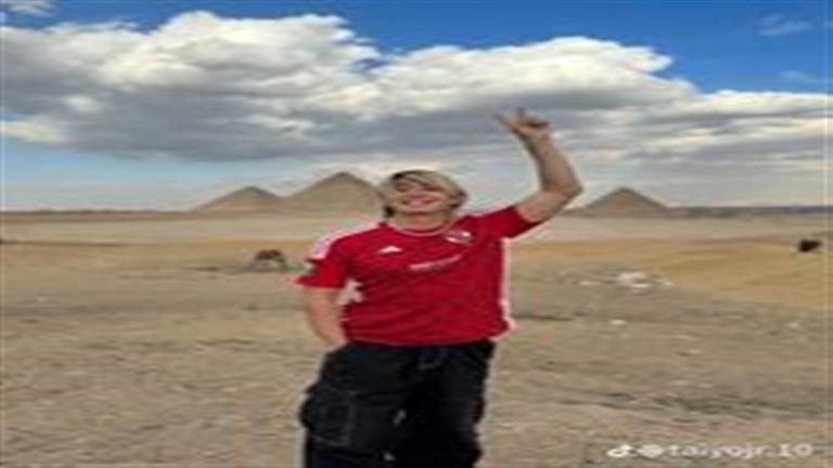 بعد زيارته لمصر "بتيشرت الأهلي".. من هو البلوجر الياباني تايو كيمورا؟