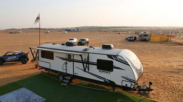 بلدية العين تدشن أول موقع لمركبات التنزه والتخييم في المدينة