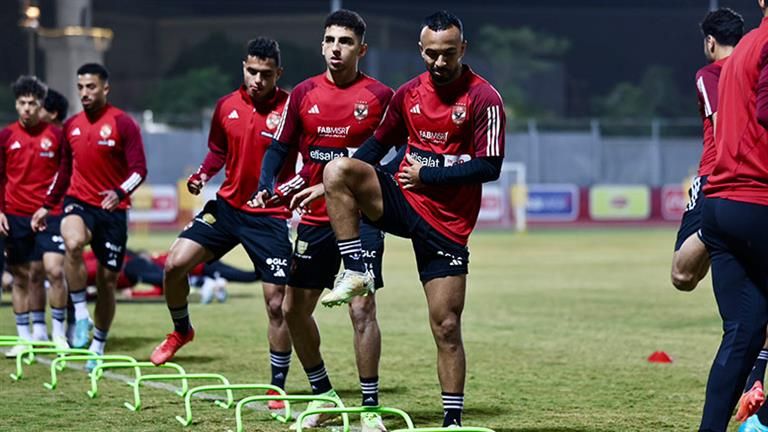 "استبعاد 11 لاعبا من قائمة الأهلي لمواجهة بلدية المحلة".. الخليج 365 يكشف السبب