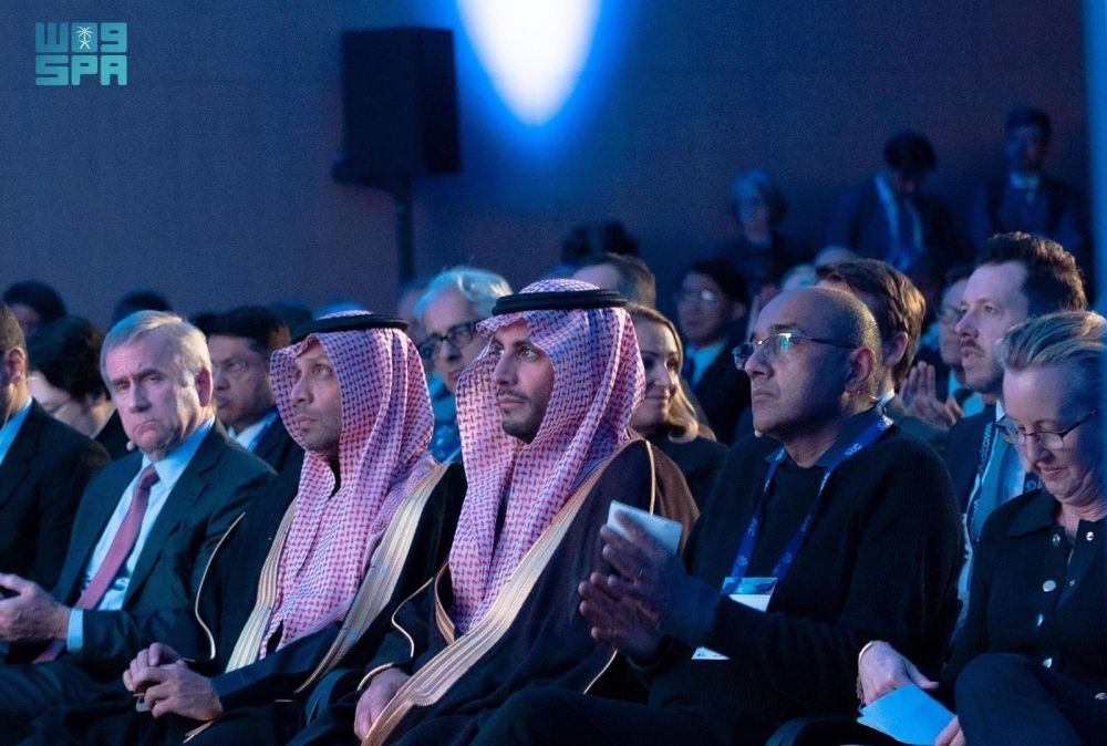 محافظ هيئة الاتصالات يتابع تحديات وفرص القطاع خلال مؤتمر "MWC24"