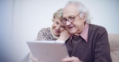 تكنولوجيا: دراسة: كبار السن يسعون لتعلم التكنولوجيا الحديثة للبقاء على تواصل بأحبائهم