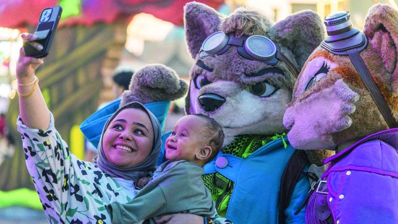 الامارات | القرية العالمية تمدد مهرجان الصغار مع الرحّالة