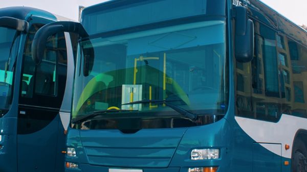 «النقل المتكامل» يوحد تعرفة حافلات النقل العام في أبوظبي