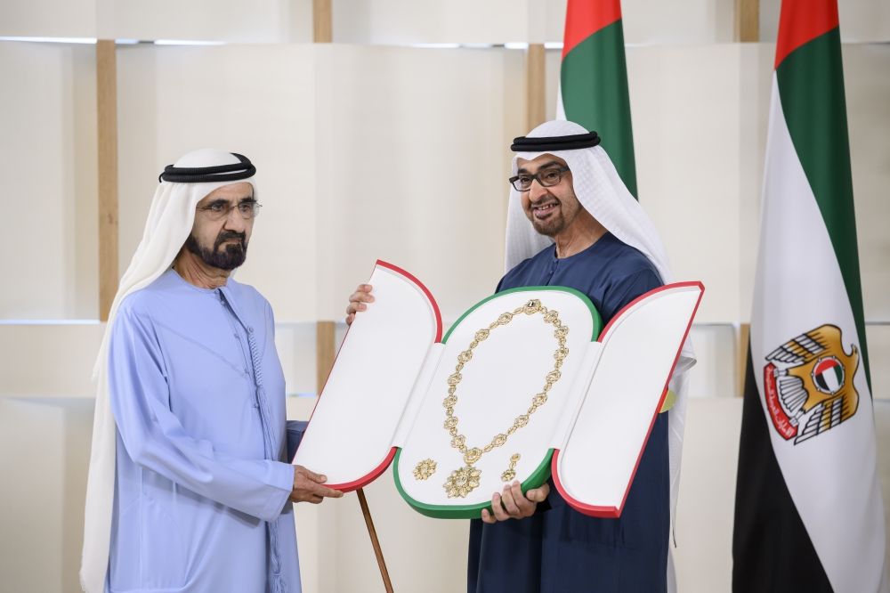 الخليج اليوم .. رئيس الدولة يمنح محمد بن راشد ومنصور بن زايد وسام «زايد» تقديراً لجهودهما في نجاح تنظيم «COP28»