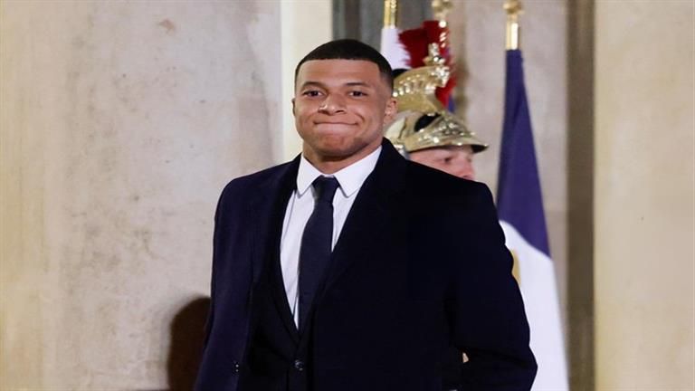 "صدمة لجمهور الريال".. مبابي يلبي دعوة الرئيس الفرنسي وأمير دولة قطر (فيديو وصور)